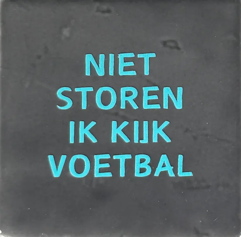 Tegeltje 'niet storen ik kijk voetbal'antraciet