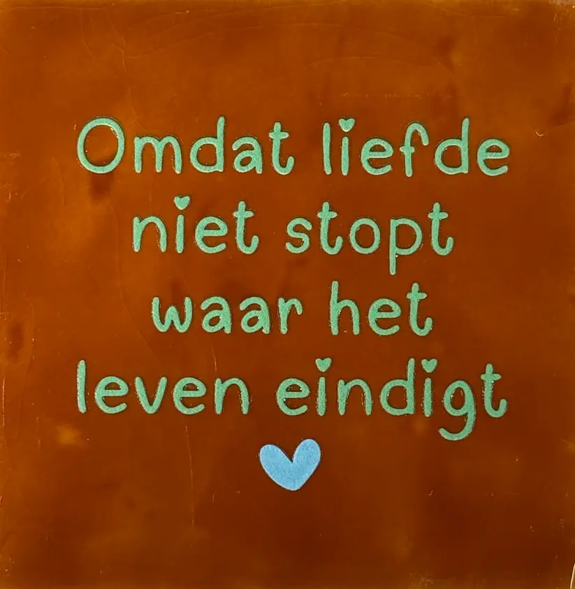 Tegeltje "omdat liefde niet stopt.... terra