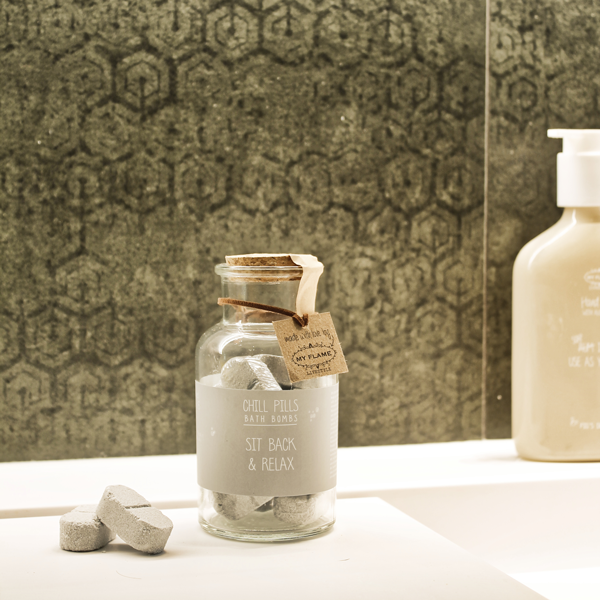 BRUISBALLEN - SIT BACK AND RELAX - AMBER'S SECRET