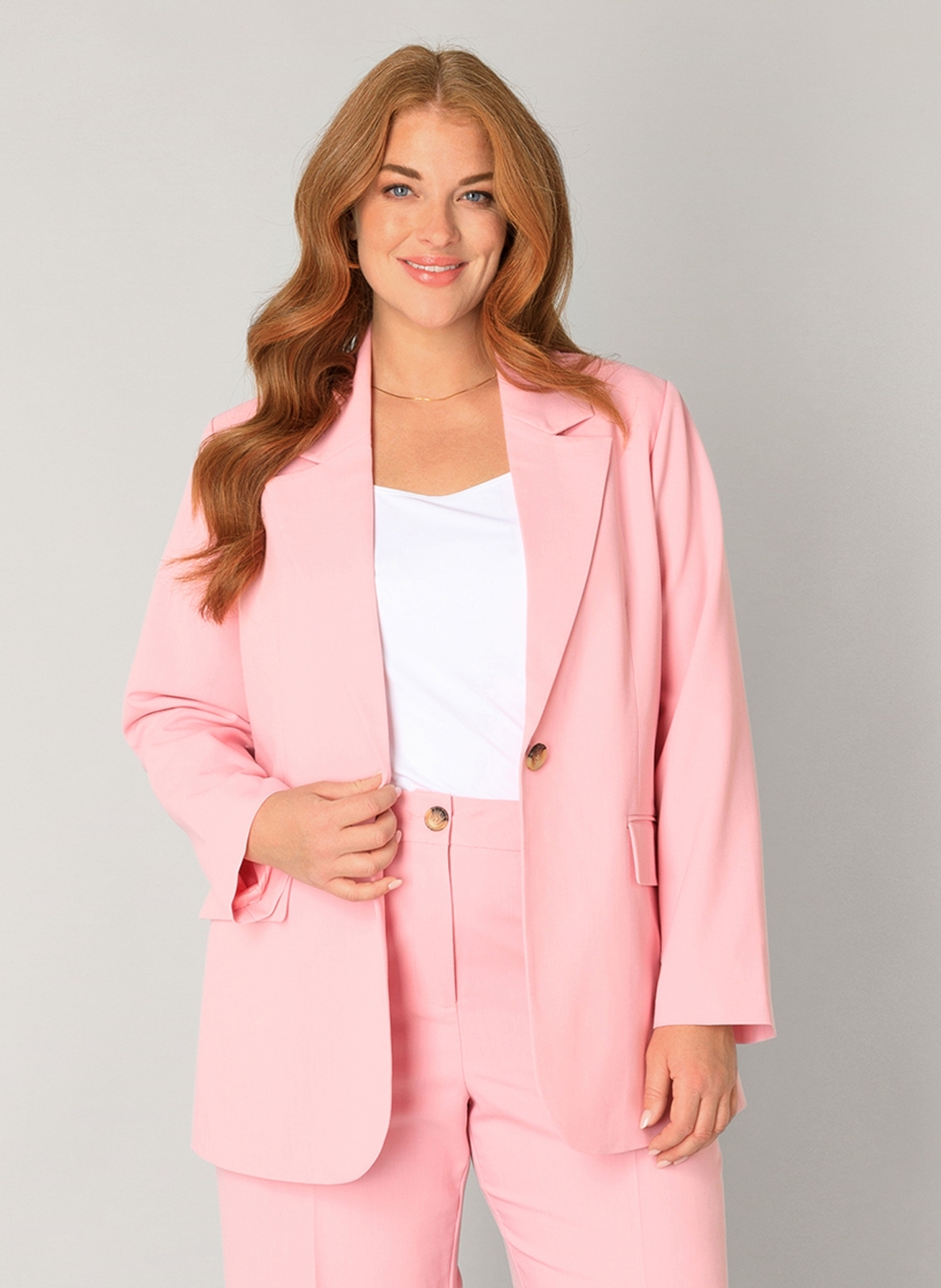 Base level curvy blazer Yelena