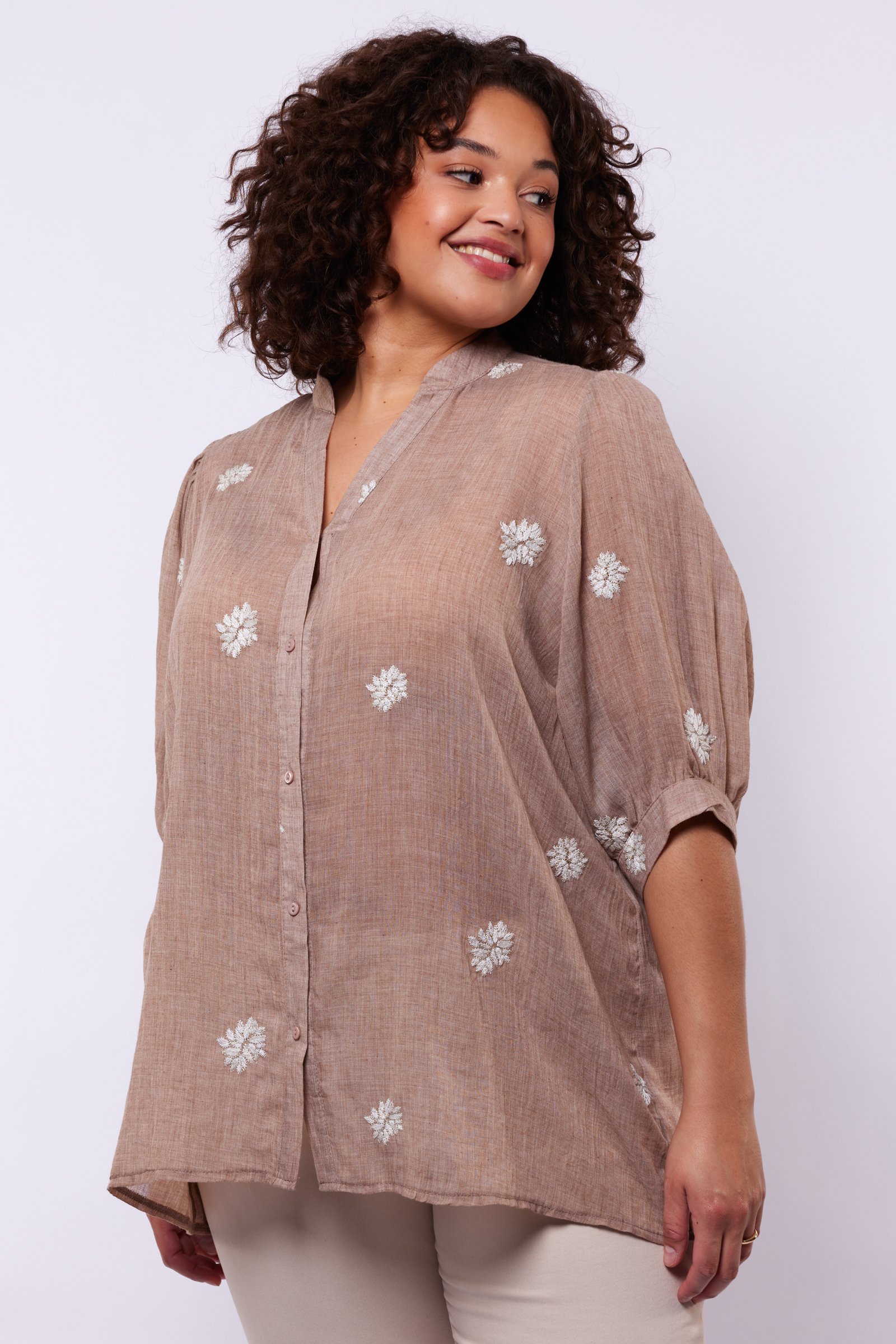Exxcellent Khloe blouse z6 - Latte/Sand, 50/52