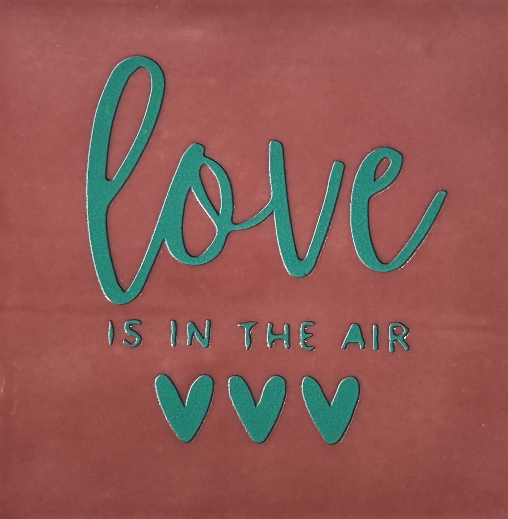 Tegeltje Love is  roze