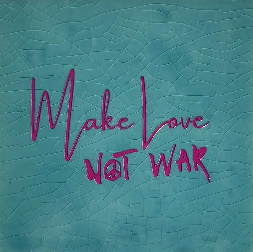 Tegeltje make love not war groen/roze